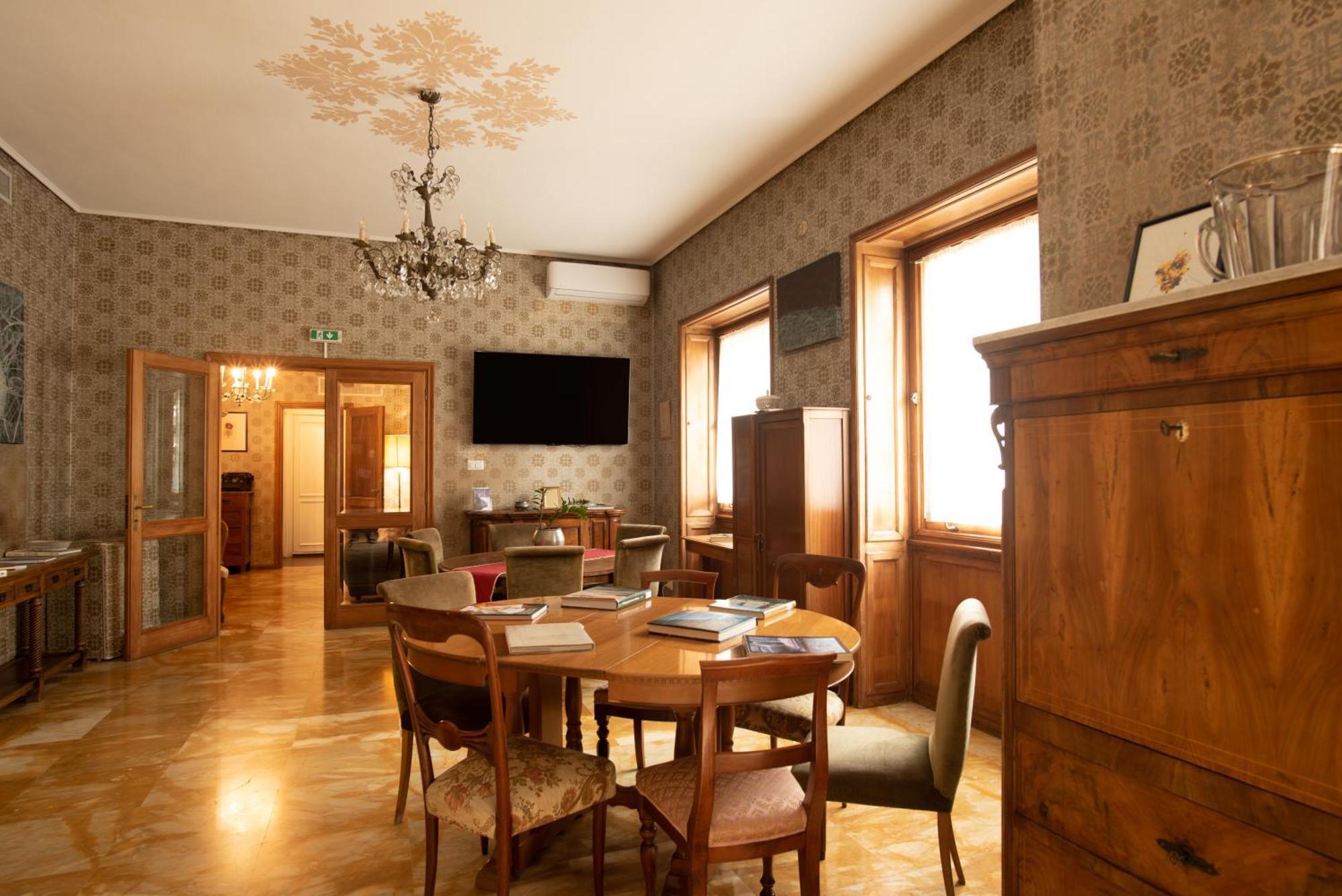 Locanda Dei Buoni E Cattivi Cagliari Luaran gambar