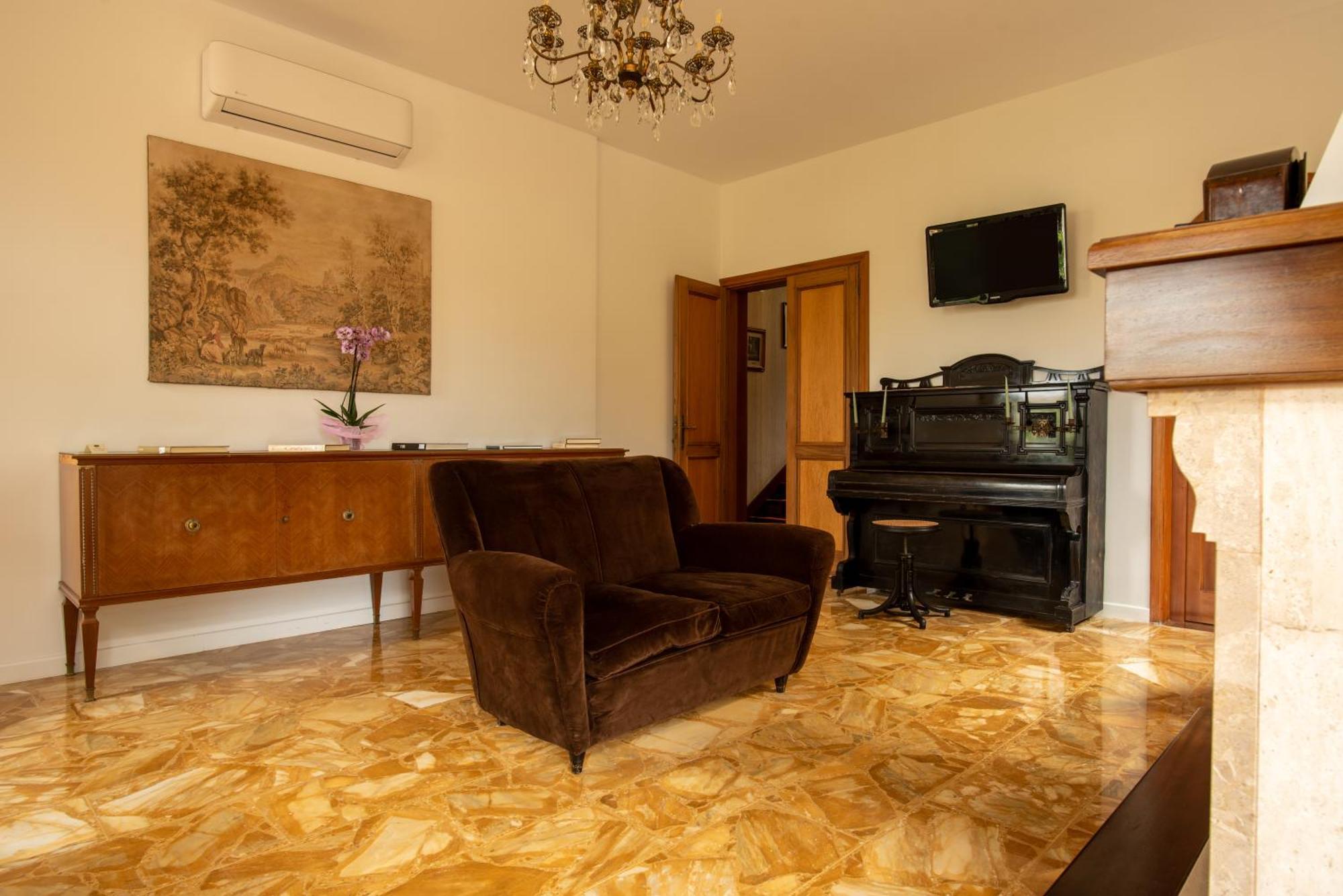 Locanda Dei Buoni E Cattivi Cagliari Luaran gambar