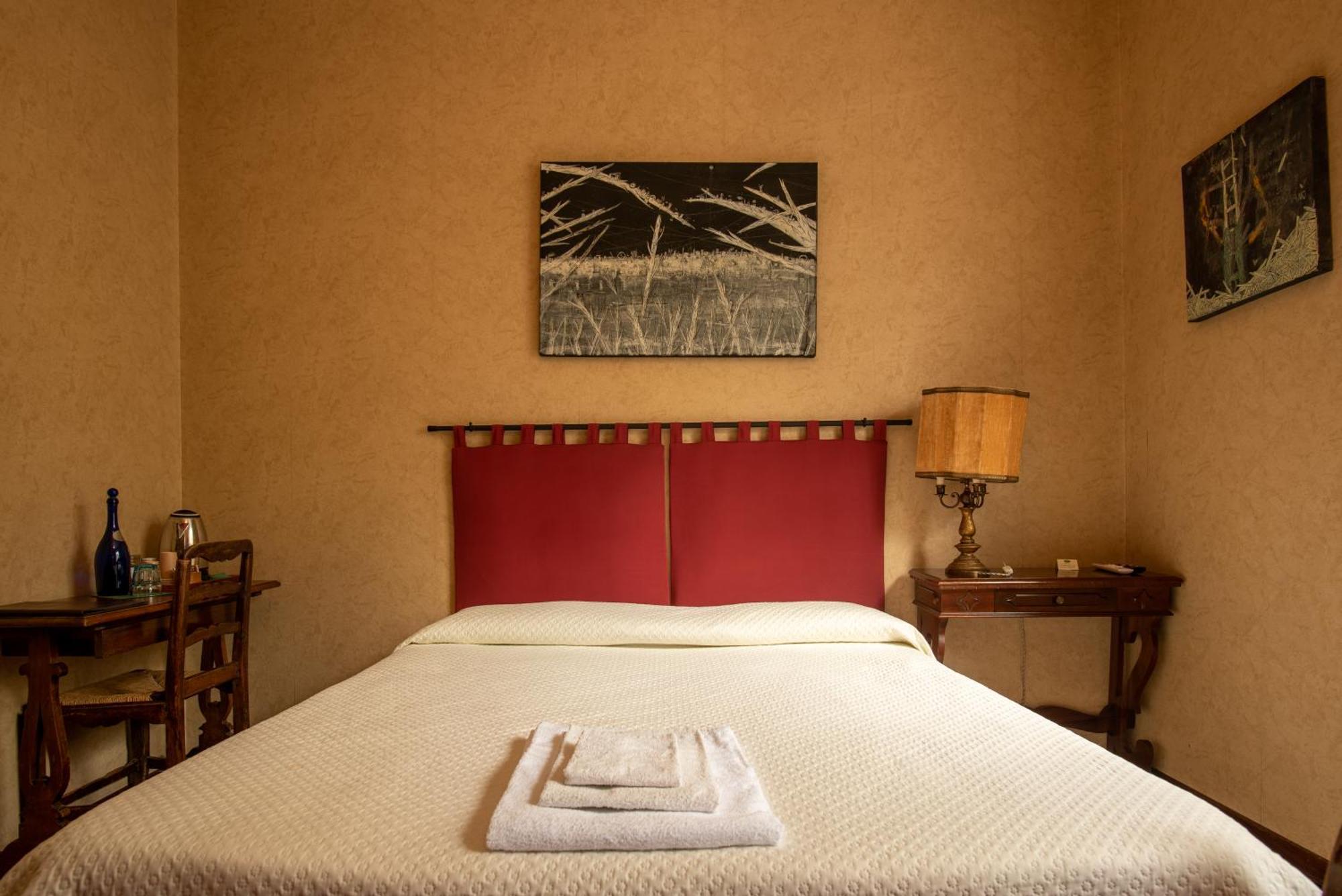 Locanda Dei Buoni E Cattivi Cagliari Luaran gambar