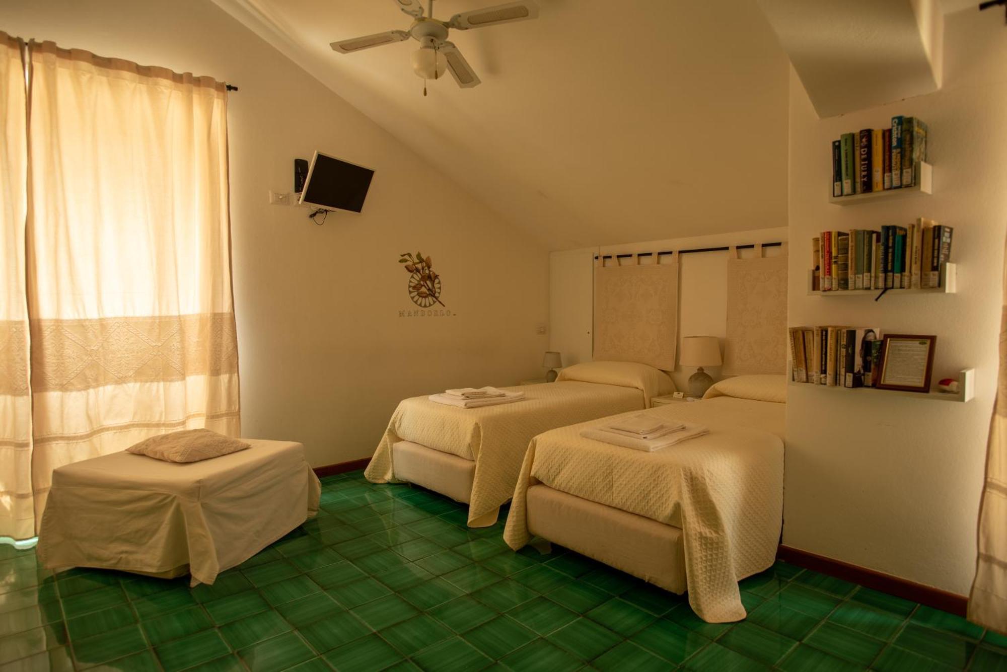 Locanda Dei Buoni E Cattivi Cagliari Luaran gambar